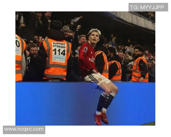 英超利物浦惨遭曼联逆转，在争冠路上踩了一个大雷